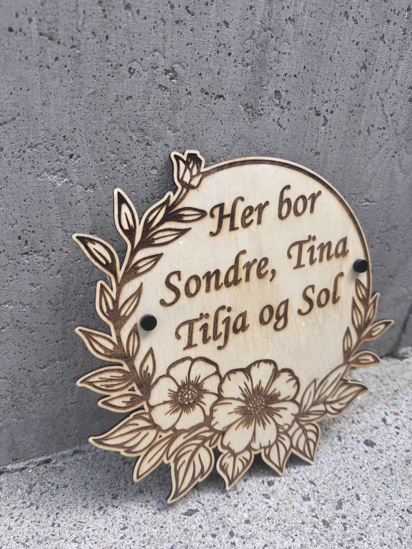 Blomst Her bor skilt