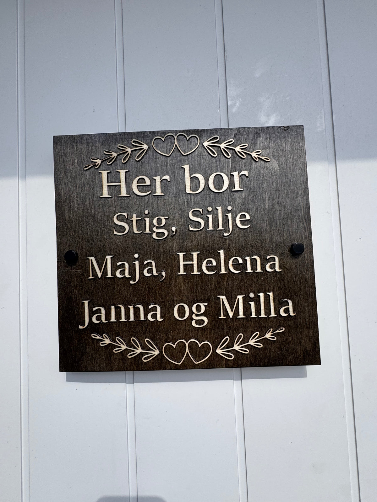 Firkantet Her bor skilt